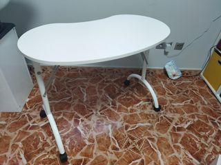 tavolo da manicure con cassetto e cuscino