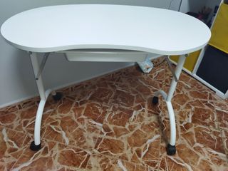 tavolo da manicure con cassetto e cuscino