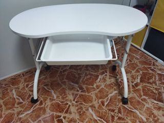 tavolo da manicure con cassetto e cuscino