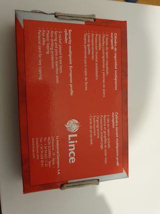 Bombin puerta entrada calle