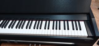 Piano Roland F 110
