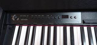 Piano Roland F 110