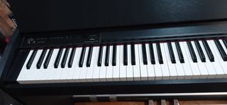 Piano Roland F 110