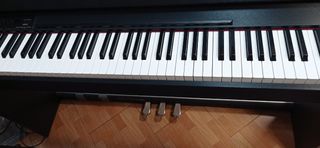 Piano Roland F 110