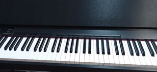 Piano Roland F 110