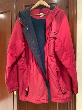 Chubasquero con forro polar interior. Talla L