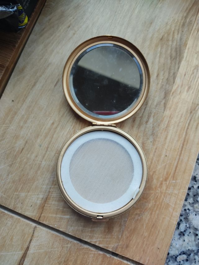 delizioso specchietto e porta cipria