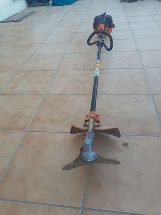 desbrozadora marca tanaka TBC 2200