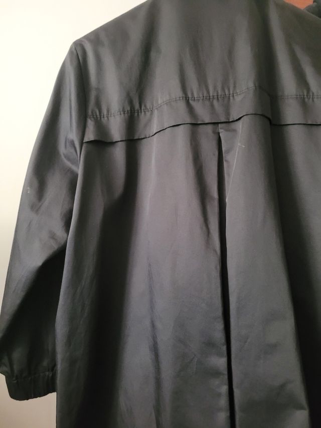 Gabardina negra de señora
