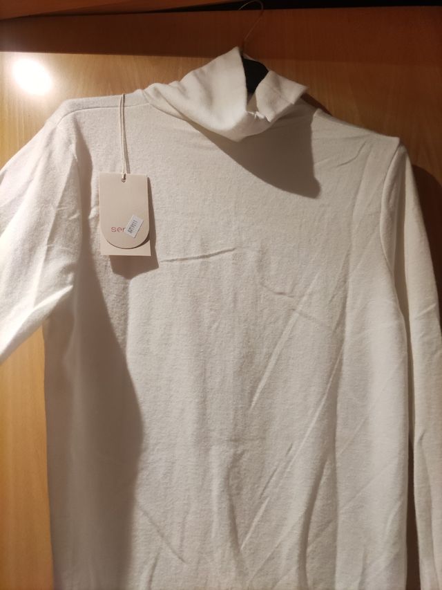 Jersey blanco cuello vuelto
