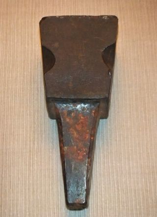 ANTIGUO YUNQUE DE HIERRO FORJADO DE JOYERÍA