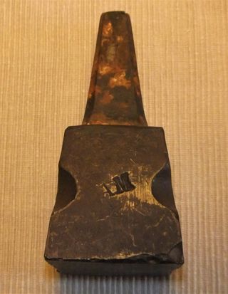 ANTIGUO YUNQUE DE HIERRO FORJADO DE JOYERÍA