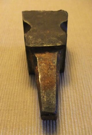 ANTIGUO YUNQUE DE HIERRO FORJADO DE JOYERÍA