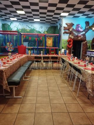 salón con parque de bolas cumpleaños niños