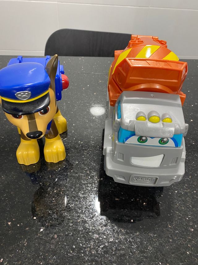 Camión, patrulla canina.