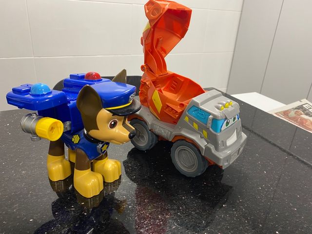 Camión, patrulla canina.