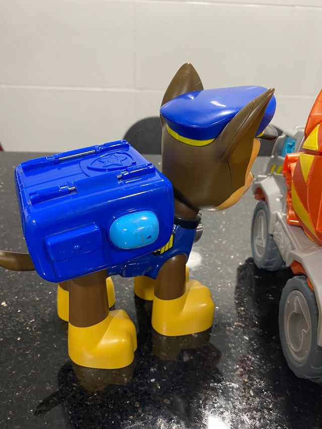 Camión, patrulla canina.