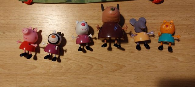 6 Muñecos PEPA PIg articulados y Mochila