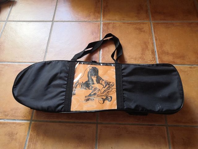 Monopatín con funda