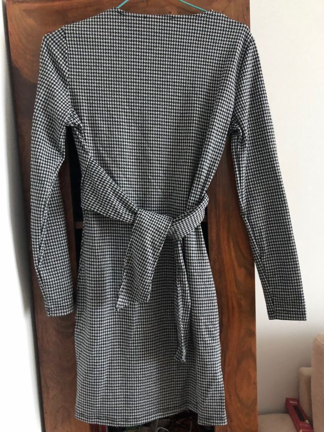 Vestido M pata de gallo Mango