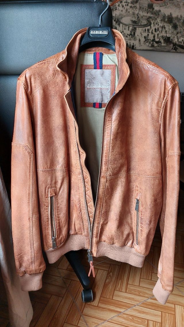 Napapijri Cazadora Piel. Preciosa 400 Euros tienda