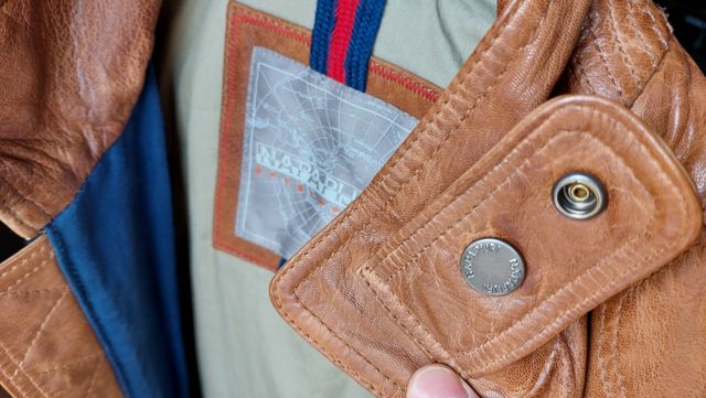 Napapijri Cazadora Piel. Preciosa 400 Euros tienda