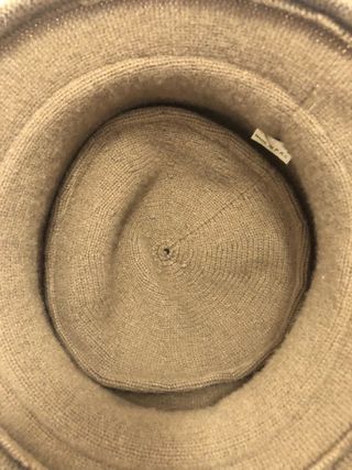 Sombrero de lana con detalle de flor