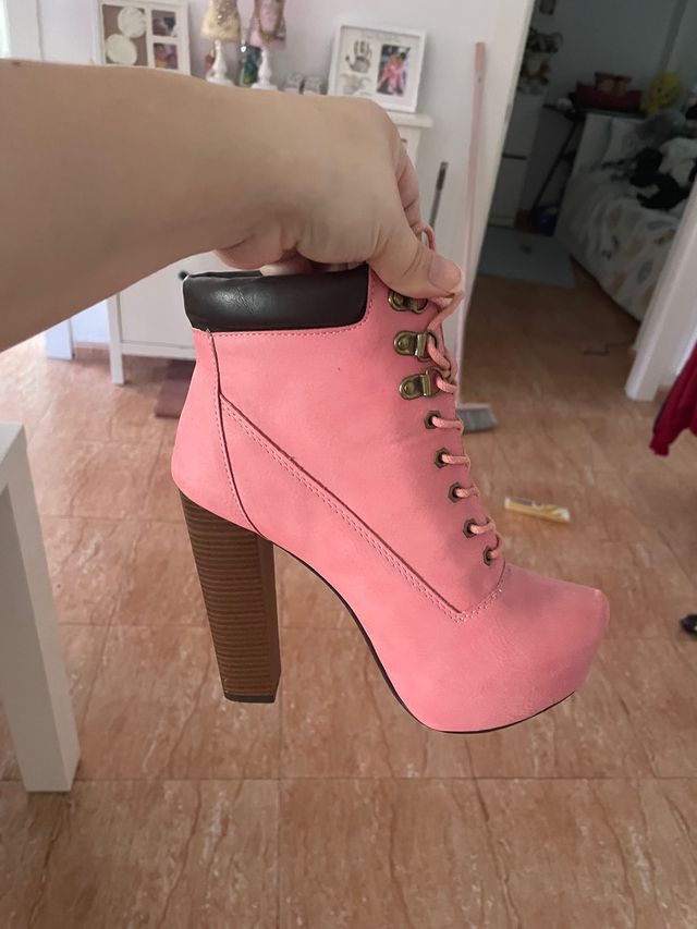 Zapatos de tacón rosas