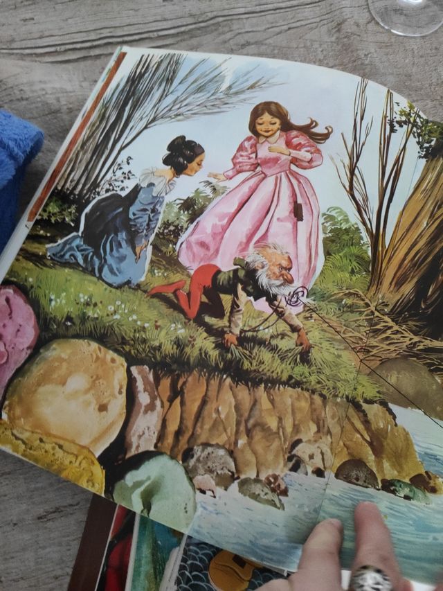 CUATRO CUENTOS HERMANOS GRIMM