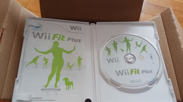 Wii mini + Wii fit juego+ Base