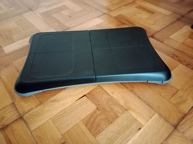 Wii mini + Wii fit juego+ Base