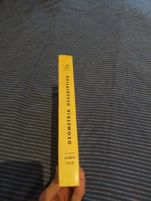 Geometria descriptiva. J. Perez Saez