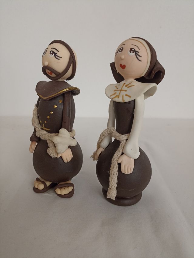 Pareja de monjes, monja y monje