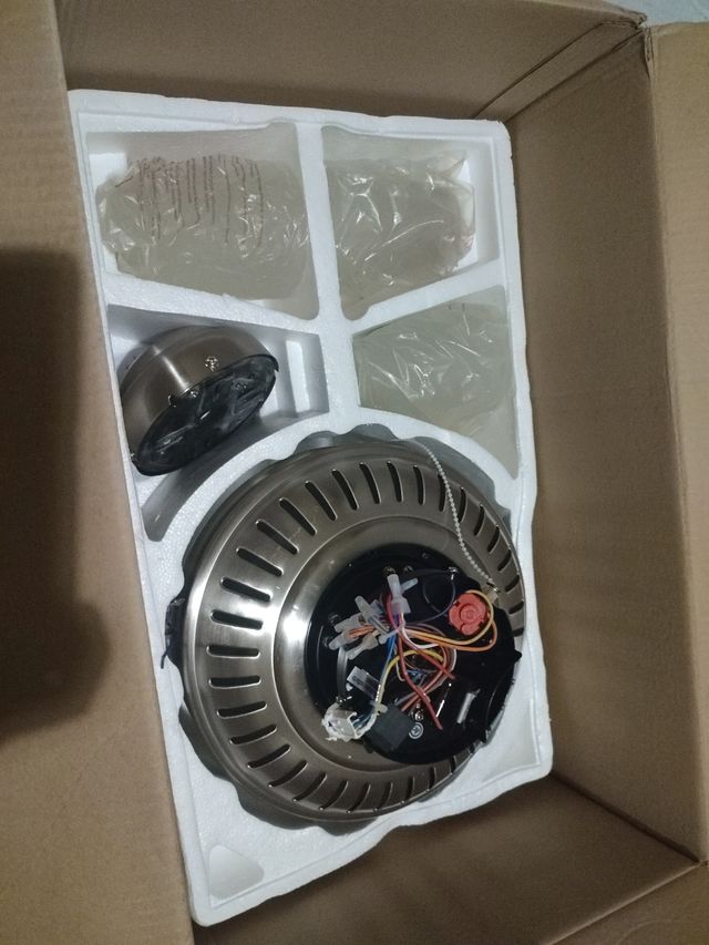 Ventilatore a tulipano con lampade