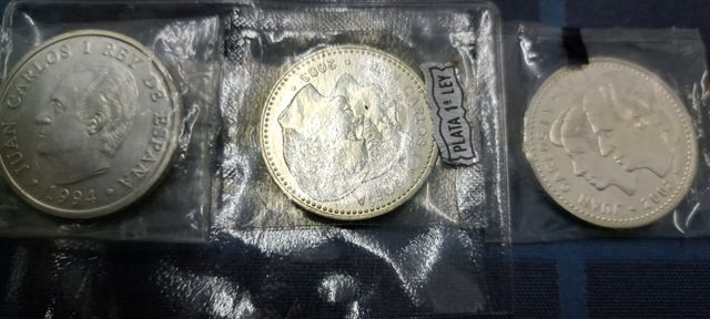 Pesetas y otras monedas