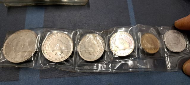 Pesetas y otras monedas