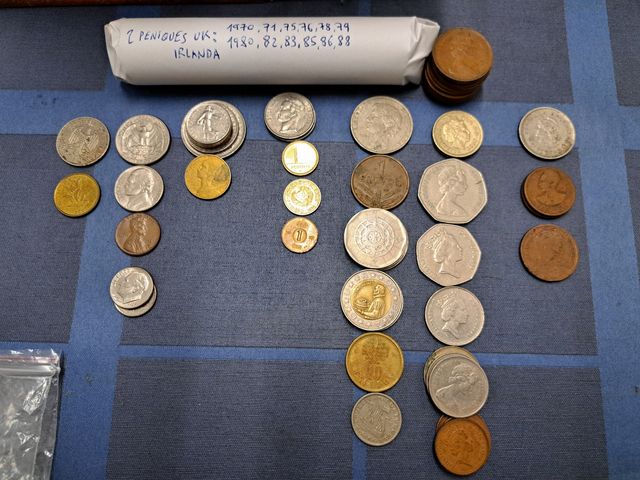 Pesetas y otras monedas