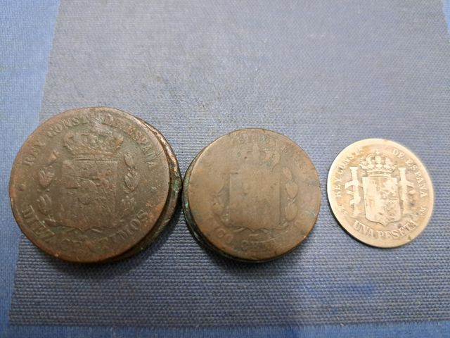 Pesetas y otras monedas