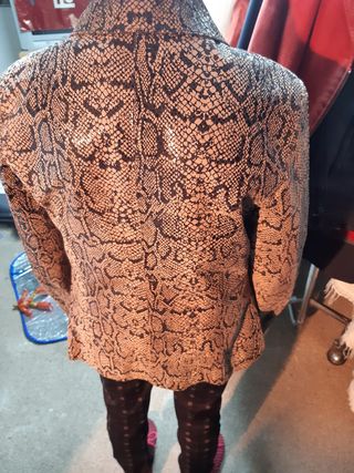 Chaqueta de cuero imitación 