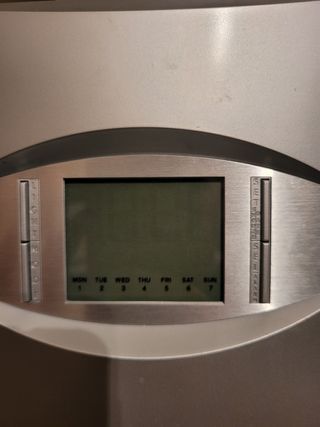 Reloj despertador portajuegos
