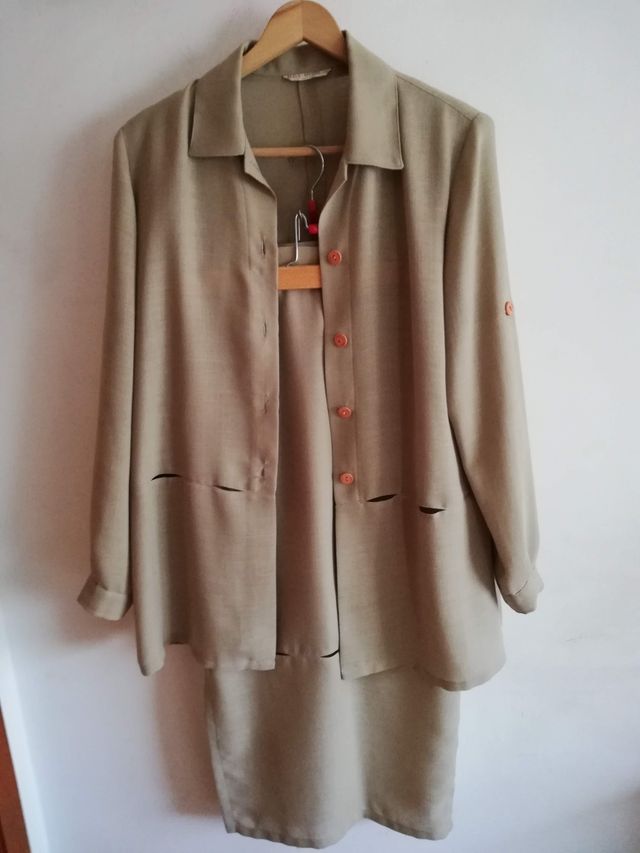Traje de chaqueta y falda