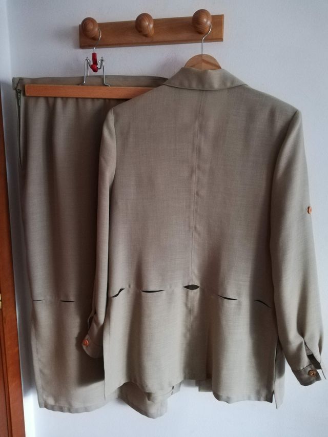 Traje de chaqueta y falda
