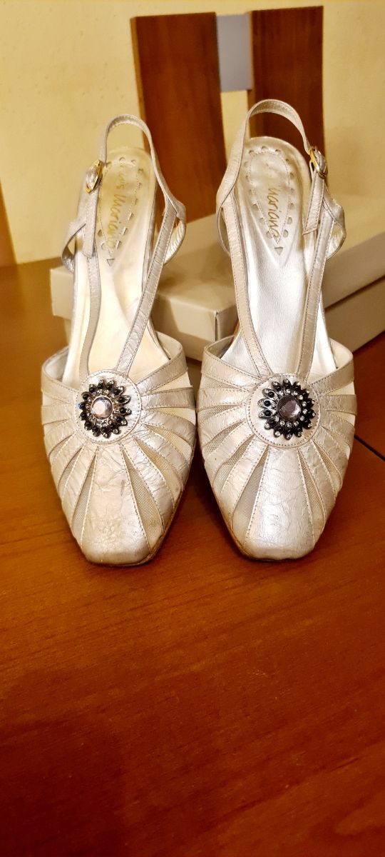 Zapatos y bolso de fiesta