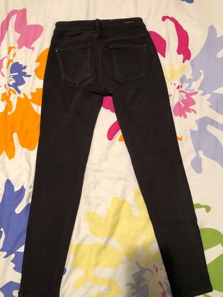 Pantalón negro vaquero