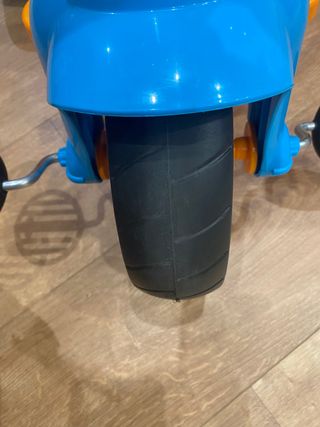 Triciclo nuevo. Play music feber