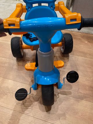 Triciclo nuevo. Play music feber