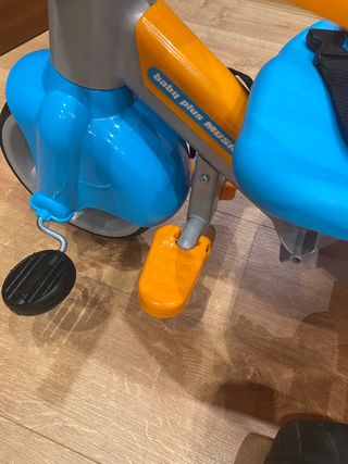 Triciclo nuevo. Play music feber