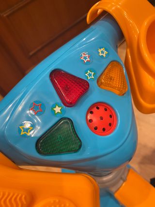 Triciclo nuevo. Play music feber