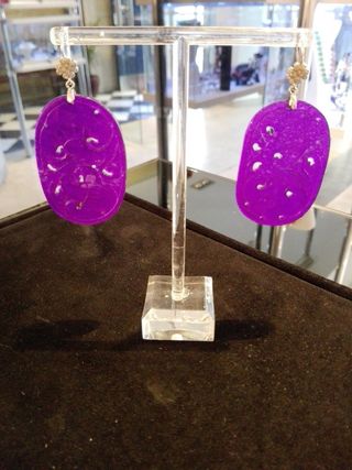 PENDIENTES EN JADE COLOR MORADO.