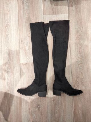 botas negras altas